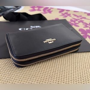NWT Coach Double Zip Black Leather Medium Size Wallet
